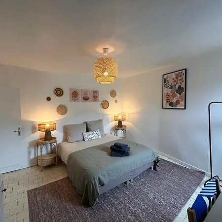 Large In Center Apartmán