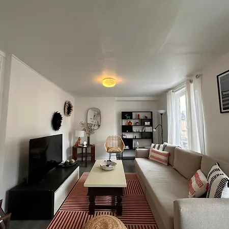 Large In Center Apartment *